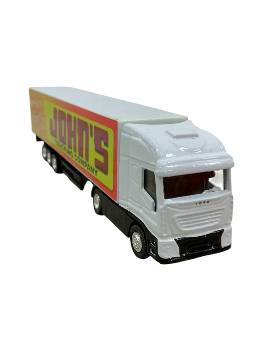 Camión die-cast John's Trucking Company - vista lateral derecha con remolque de llamas