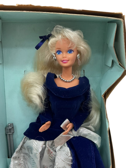 Winter Velvet Barbie (MATTEL)