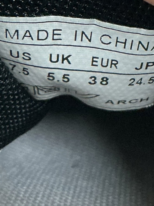 Tenis 7.5