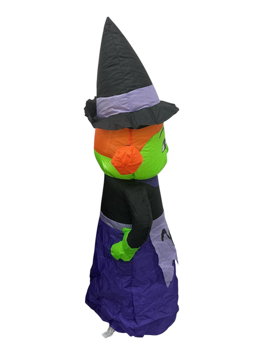 Bruja inflable con luz LED (HOME ACCENTS HOLIDAY)
