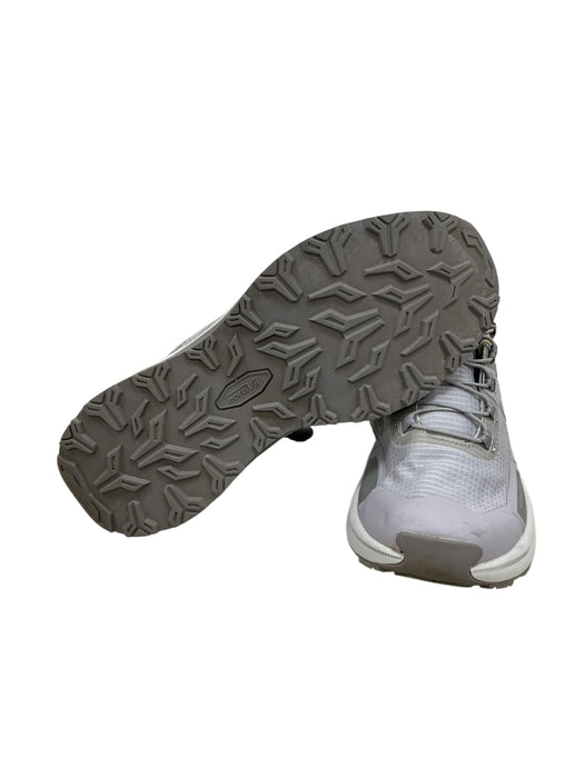 Tenis 8.5