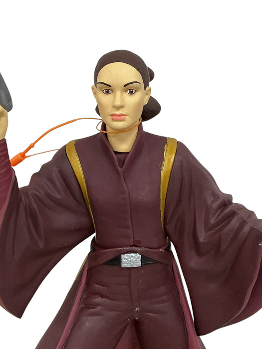 Queen Amidala (APPLAUSE)