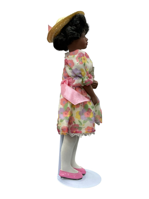 Muñeca Decorativa (AVON FINE)