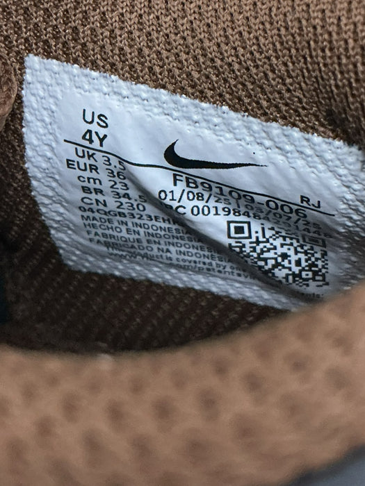Tenis 4 (NIKE)