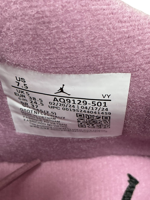 Tenis 7.5 (JORDAN)