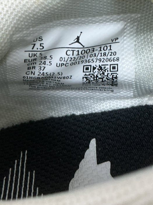 Tenis 7.5 (JORDAN)