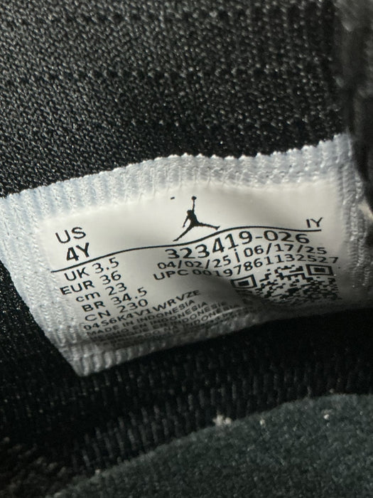 Tenis para niño 4Y (JORDAN)