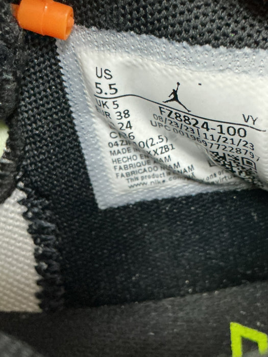 Tenis 5.5Y (JORDAN)