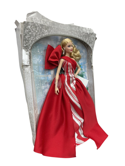 Muñeca con vestido de gala