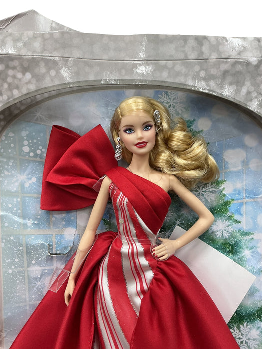 Muñeca con vestido de gala