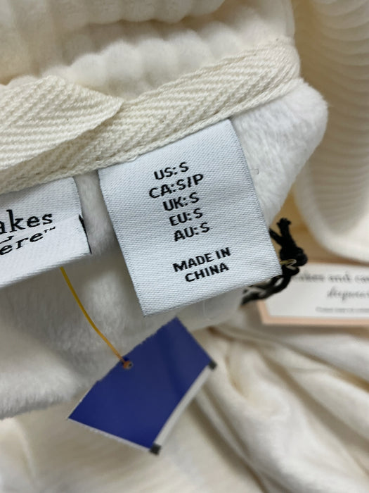 Bata S (CUPCAKES AND CASHMERE)