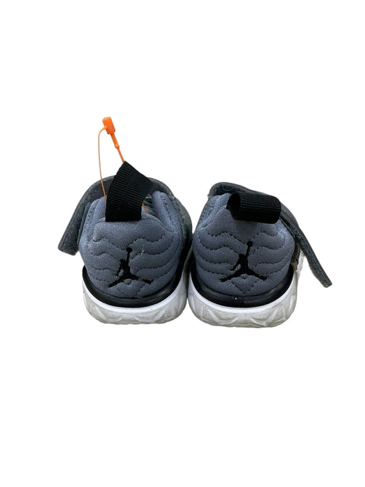 Tenis para bebé 2C (JORDAN)