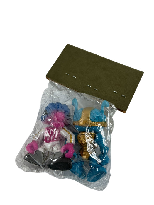 Duo de figuras (TREASURE X)