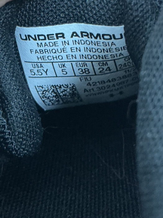 Tenis 5.5Y (UNDER ARMOUR)