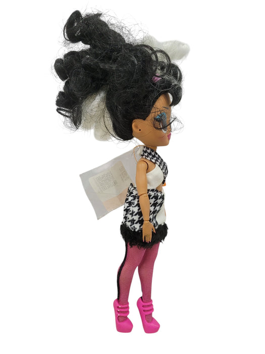 Dollie (MGA ENTERTAINMENT)