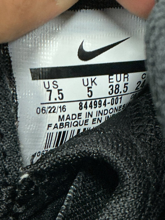 Tenis 7.5 (NIKE)