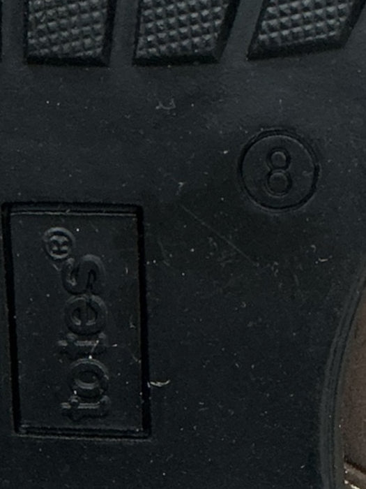 Bota 8 (TOTES)