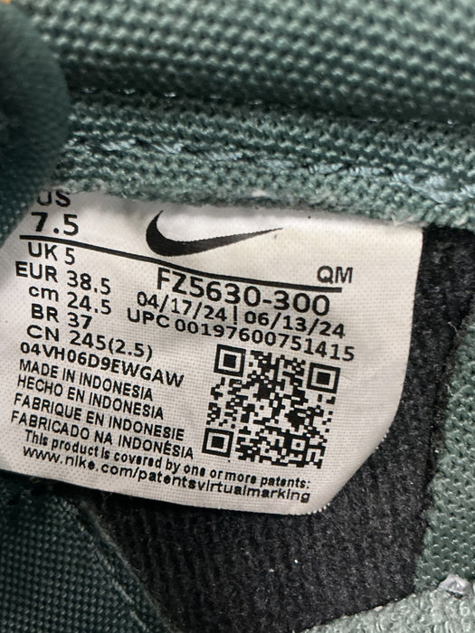 Tenis 7.5 (NIKE)