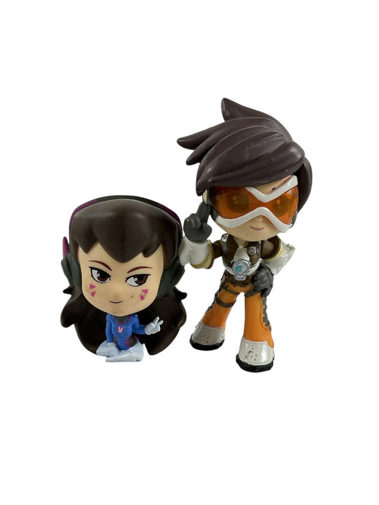 D. Va y Tracer (OVERWATCH)