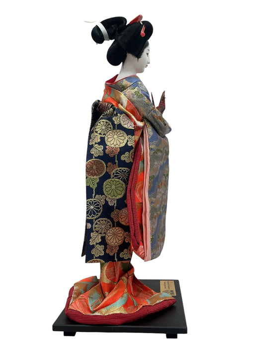 Muñeca japonesa decorativa