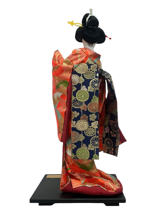 Muñeca japonesa decorativa
