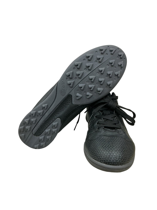 Tenis 7.5 (BRAVA)