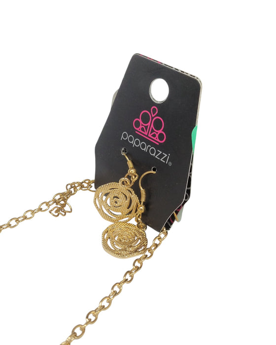 Collar y aretes de fantasía (PAPARAZZI)