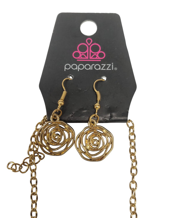 Collar y aretes de fantasía (PAPARAZZI)