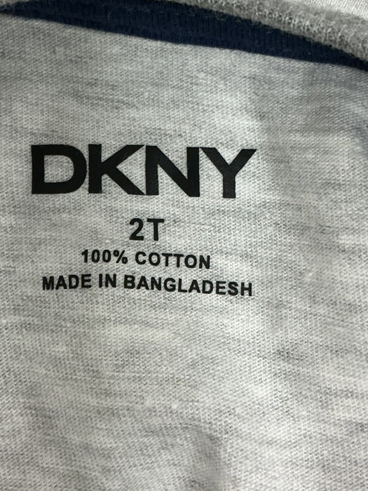 Duo de camisas para bebé 2T (DKNY)