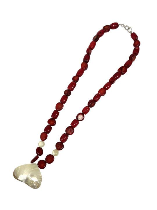 Collar con broche de plata